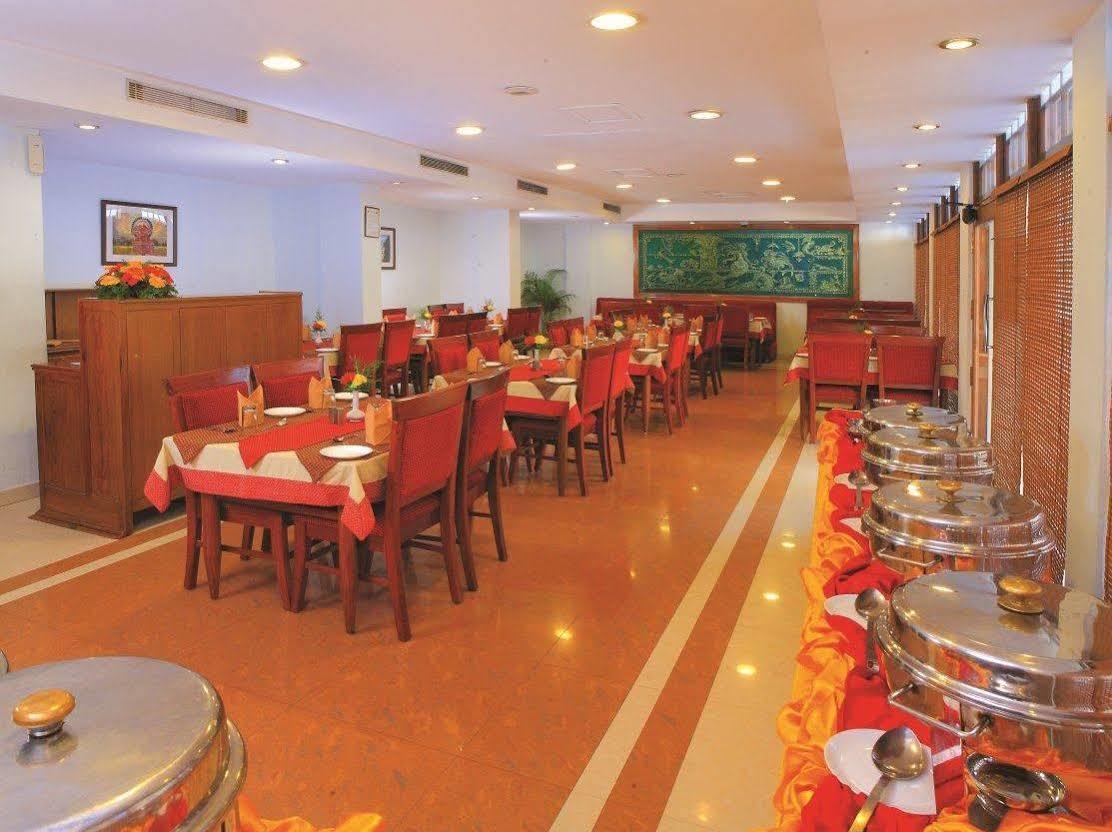 Hotel Excellency Kochi Eksteriør billede