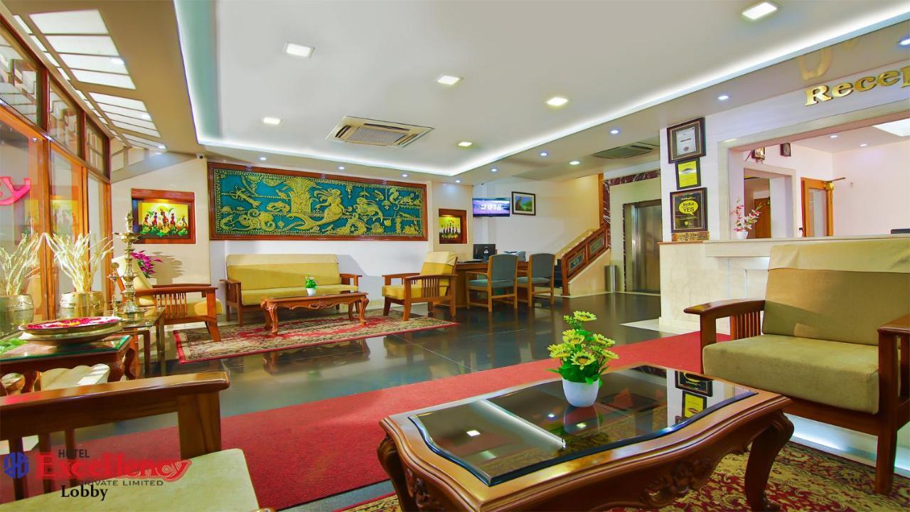 Hotel Excellency Kochi Eksteriør billede