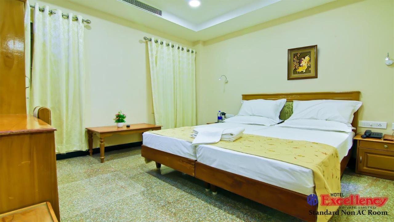 Hotel Excellency Kochi Eksteriør billede