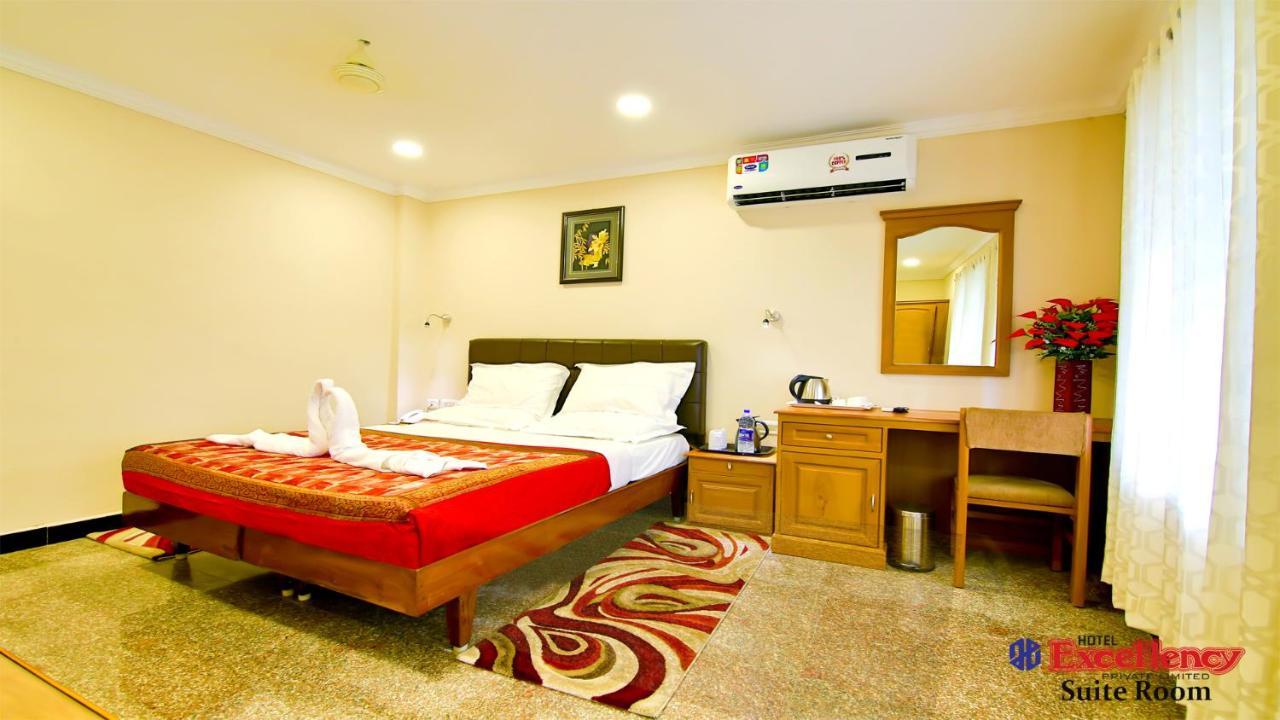 Hotel Excellency Kochi Eksteriør billede