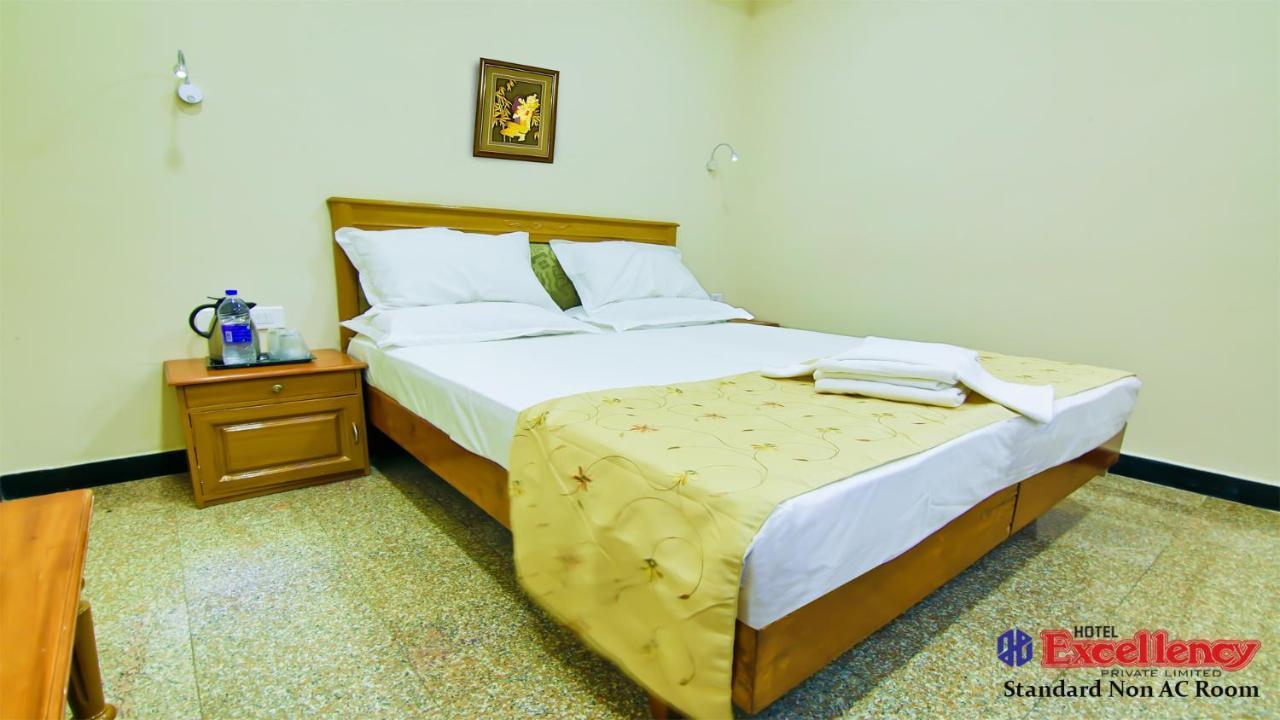 Hotel Excellency Kochi Eksteriør billede